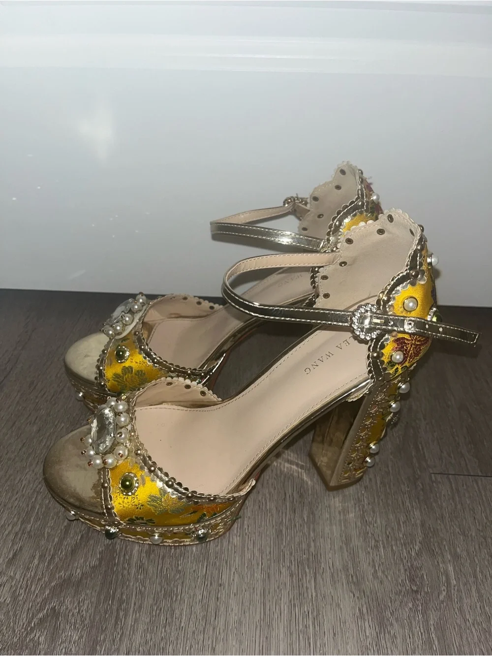Azalea Wang gold platform
